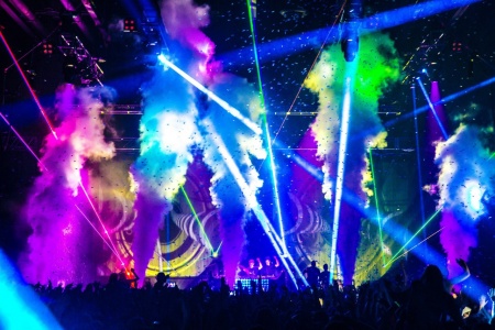 cryofx_can_take_your_stage_performance_to_the_next_level_by_enhancing_your_lighting_special_effects_and_entertaining_the_crowd_with_bursts_and_plumes_of_jet_smoke_2