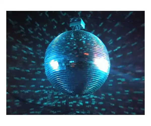 Boule à facettes 40cm - DKLoc Location Sonorisation Eclairage Lumière DJ  Martigny Valais Suisse